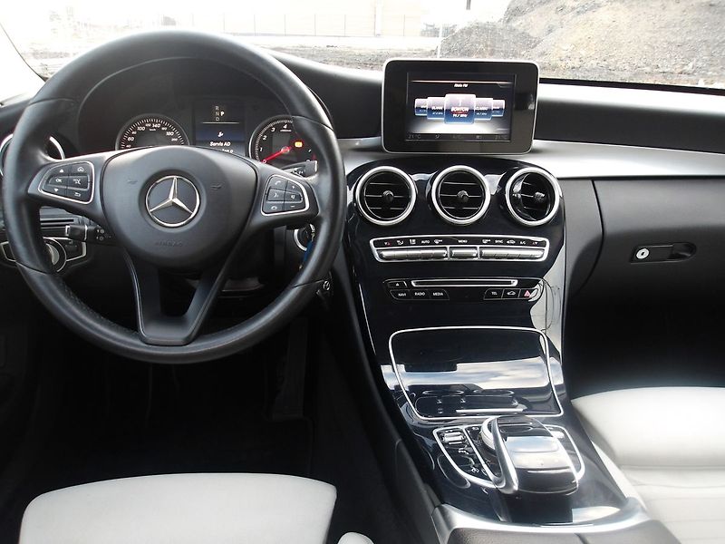 Mercedes-Benz Třídy C 1,6i 115 kW ! AUTOMAT ! - fotka 9 z 30