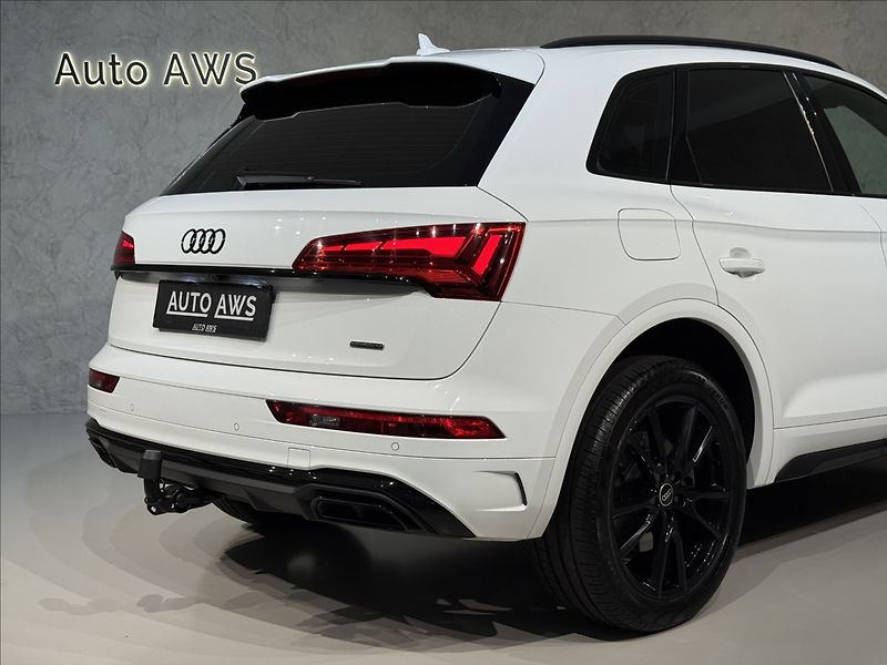 Audi Q5 2,0 TDi  Quattro S-Line Assist - fotka 11 z 50