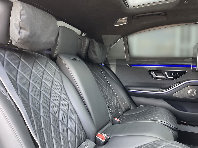 Mercedes-Benz Třídy S 500 4MATIC L AMG Line - fotka 17 z 19