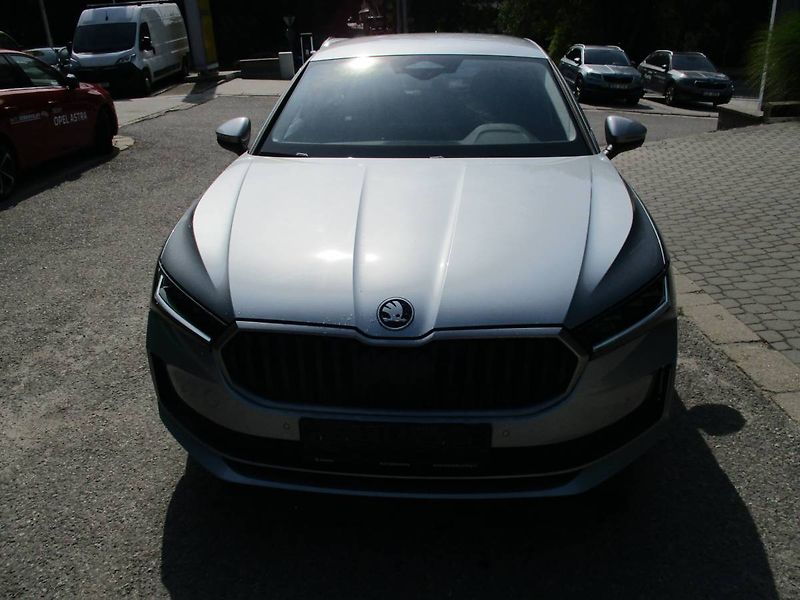 Škoda Superb Liftback Selection 2,0TDI 110k - fotka 2 z 13