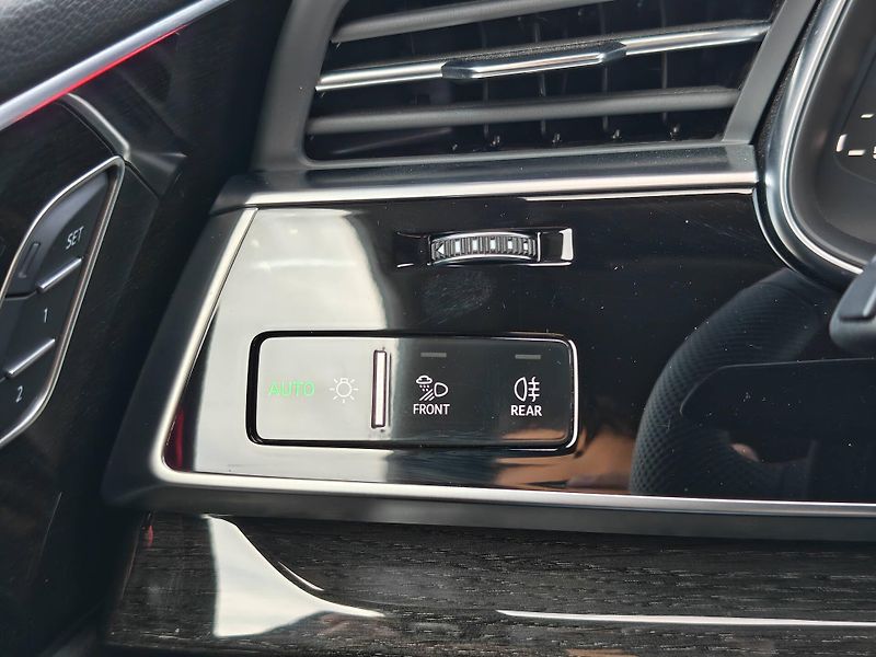 Audi Q8 SUV 50 Quattro 8TT 3,0TDI - fotka 20 z 28