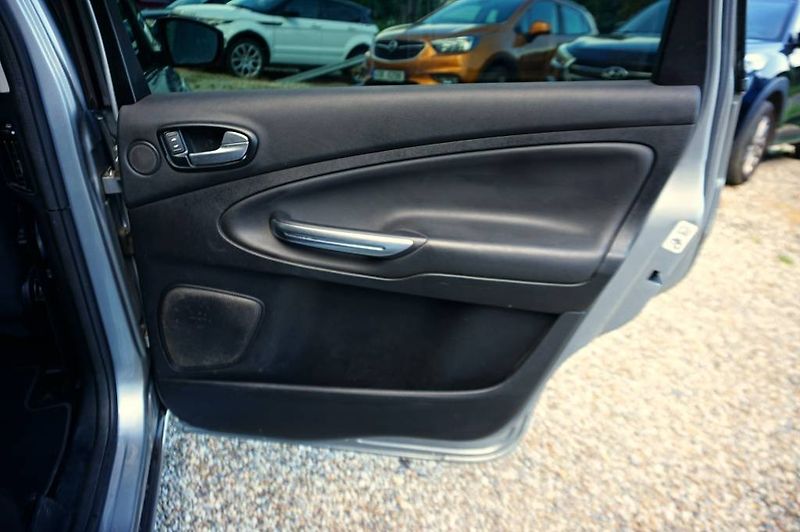 Ford S-MAX (2014) TITANIUM 2,0 TDCI 103 kW - fotka 12 z 39