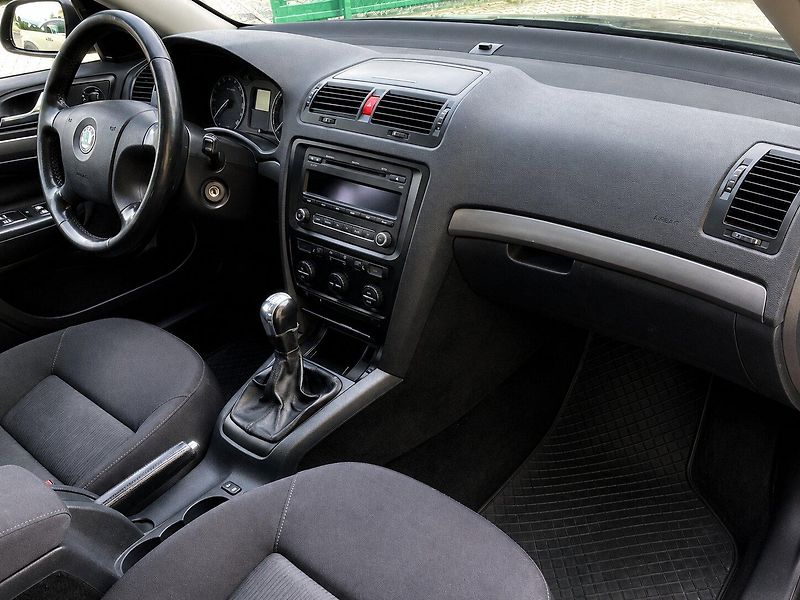Škoda Octavia 2,0TDi (103kW)*STK DO 8/2028* - fotka 9 z 14