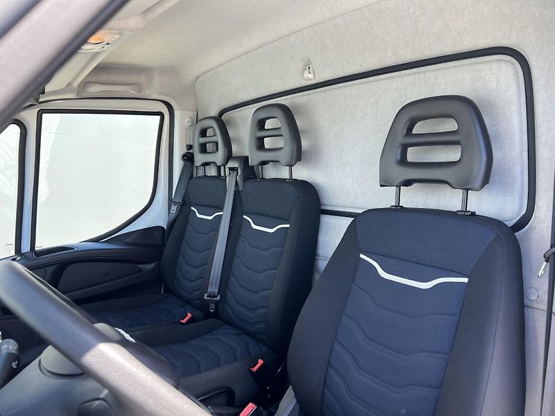 Iveco Daily (2022) Skříň*35S16*115kW*DPH - fotka 13 z 25