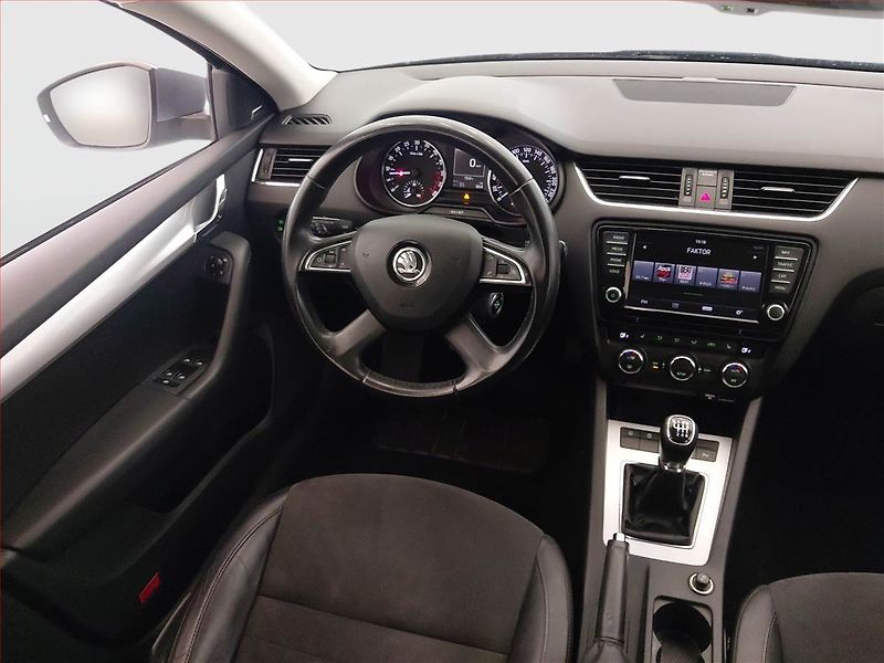 Škoda Octavia (2013) Elegance 2.0 TDI, Xenony - fotka 7 z 17