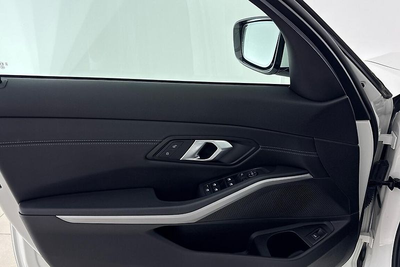 BMW Řada 3 řady 3 | 320i - fotka 15 z 24