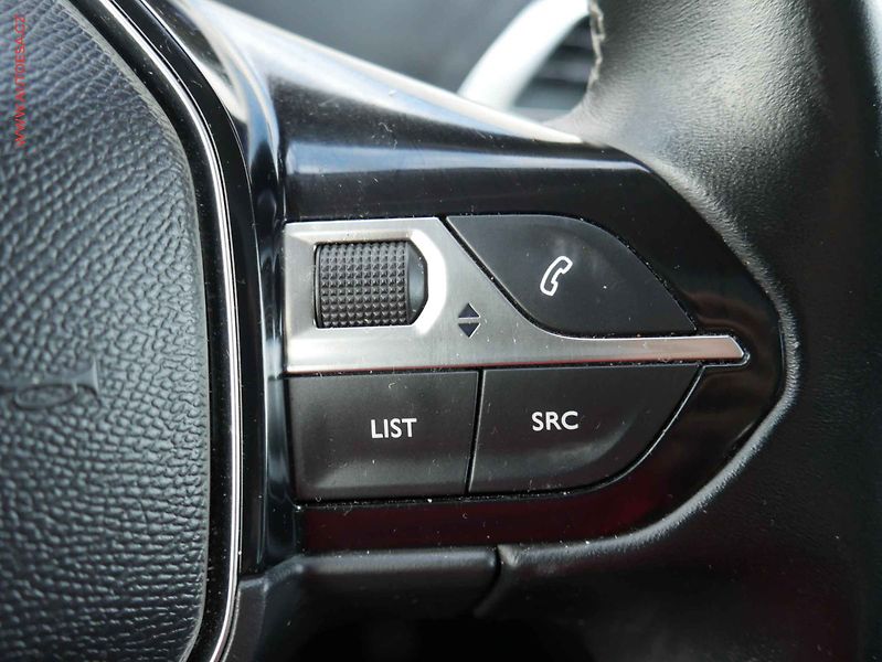 Peugeot 5008 (2020) 1.2PT, Allure, navi, TZ - fotka 15 z 20