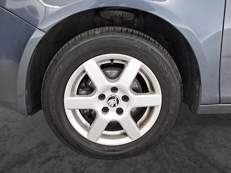 Škoda Fabia (2011) 1.2 TSI, Xenony, Tempomat - fotka 14 z 15