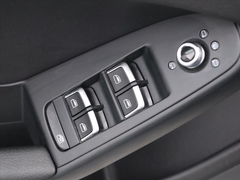 Audi A4 2,0 TDi 100kW Kůže Pano Navi - fotka 14 z 34