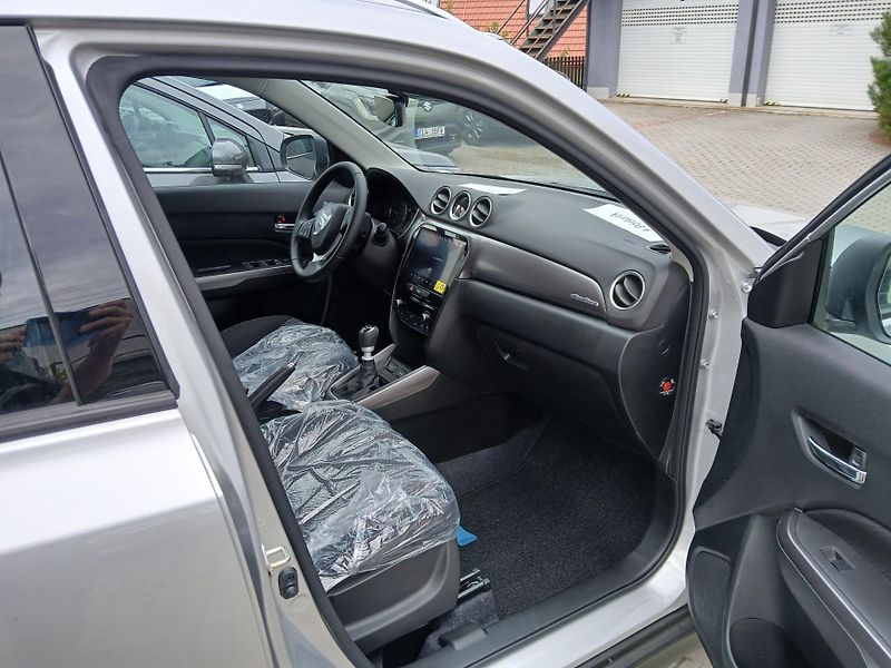 Suzuki Vitara (2026) 1,4 Premium 4x4 hybrid - fotka 4 z 8