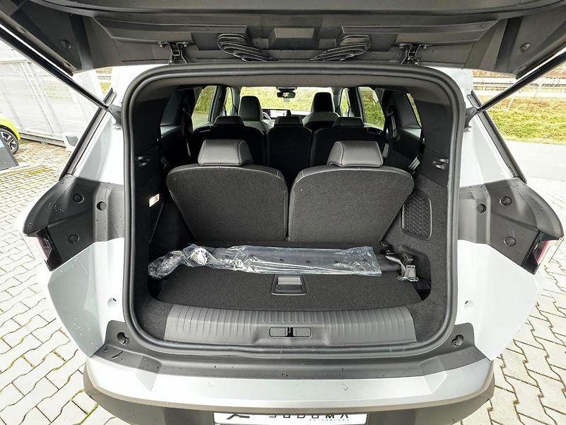 Peugeot 5008 ALLURE Hybrid 136 e-DCS6  - fotka 9 z 15