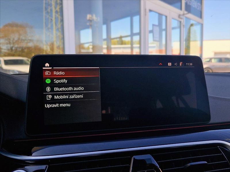 BMW Řada 5 3,0 530d TOURING KOMPLETVÝBAVA - fotka 27 z 39