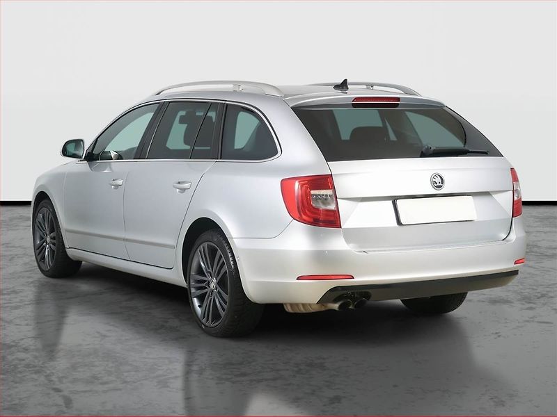 Škoda Superb (2014) Elegance 2.0 TDI, 4X4 - fotka 4 z 27