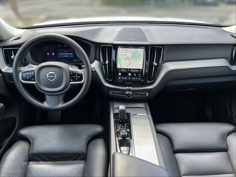 Volvo XC60 2,0 B4 D Plus Dark AWD AT - fotka 9 z 11