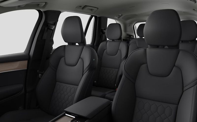 Volvo XC90 (2026) B5 AWD PLUS DARK - fotka 11 z 17
