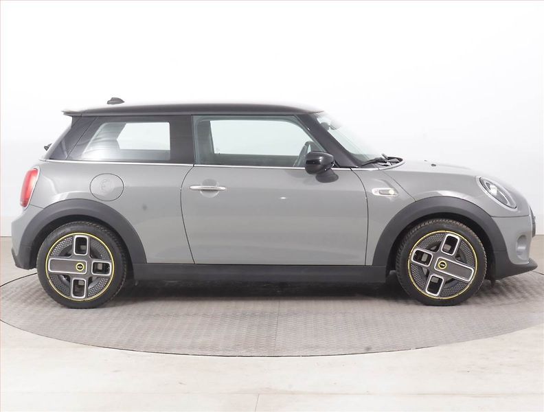 Mini Ostatní (2020) Cooper SE 32 kWh, SoH 95% - fotka 6 z 17