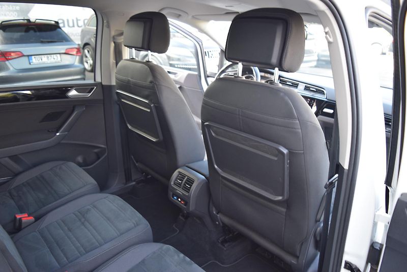 Volkswagen Touran (2018) 1.4TSI 110kw R-line NAVI LED - fotka 42 z 50