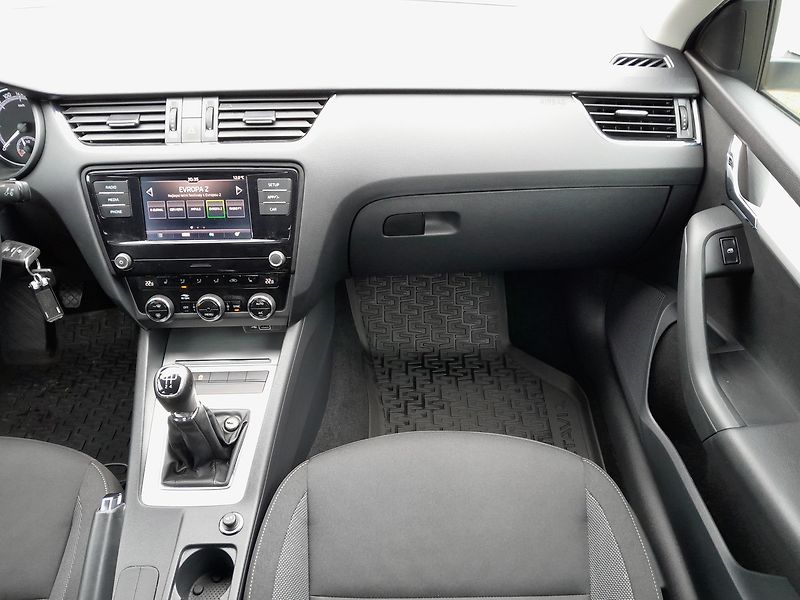 Škoda Octavia 1.6 TDI 85 kW - fotka 23 z 27