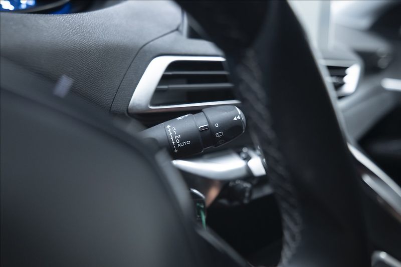 Peugeot 5008 1,2 PT KAMERA VÝHŘEV 7 MÍST ČR - fotka 22 z 36