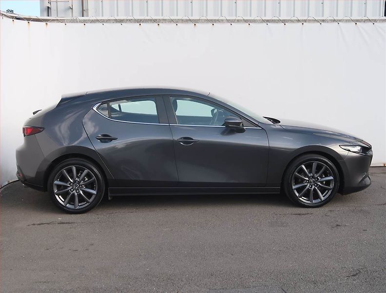 Mazda 3 (2021) 2.0 Skyactiv-G, 70TKM,Klima - fotka 6 z 23
