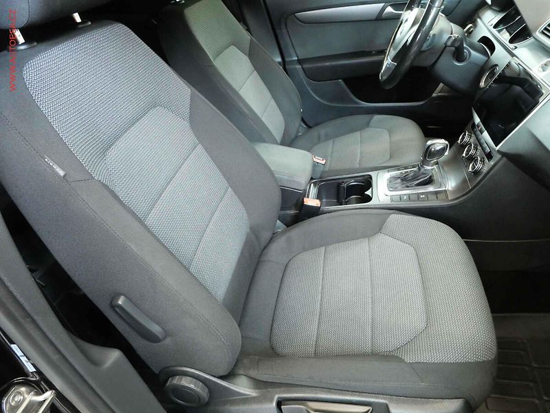 Volkswagen Passat (2013) 2.0TDi, DSG, xenon, park - fotka 11 z 19
