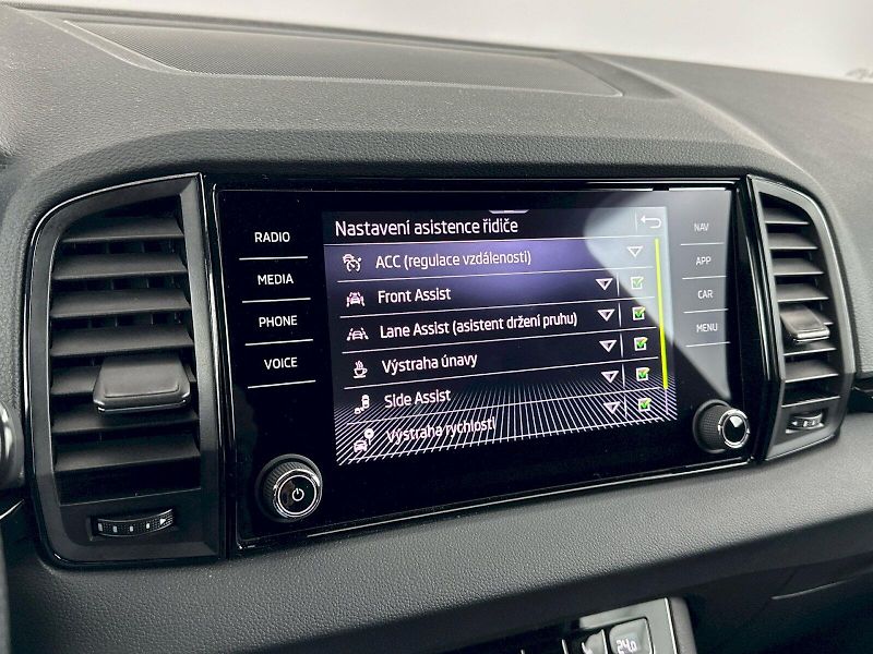 Škoda Karoq (2025) DSG 2.0TDI 110kW 4x4 SportLine - fotka 14 z 33