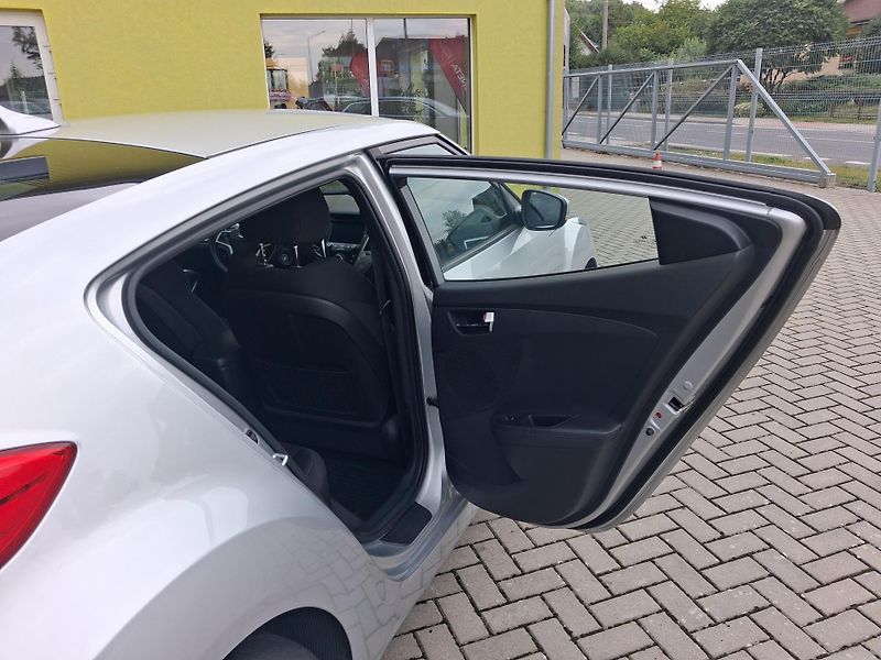 Hyundai Veloster (2011) 1,6GDi SERVISKA GARANCE 2xKOLA - fotka 18 z 43