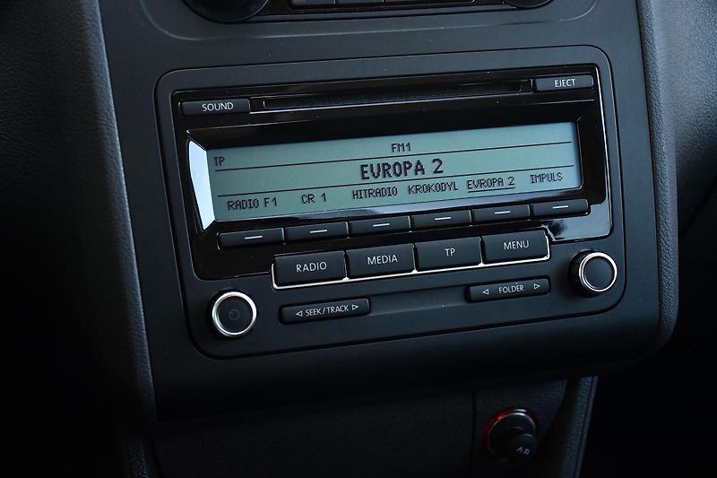 Volkswagen Touran 1.6TDi 77kW TAŽNÉ  - fotka 33 z 45