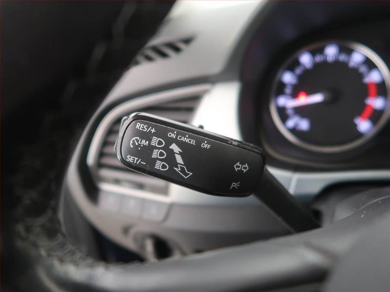 Škoda Rapid (2014) 1.2 TSI, ČR,1.maj, Tempomat - fotka 16 z 16