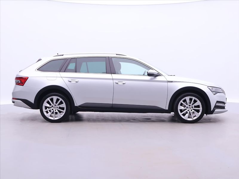 Škoda Superb 2,0 TDI 140kW DSG Scout 4x4 CZ - fotka 8 z 32