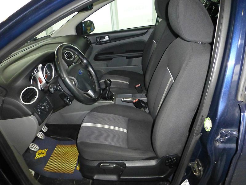 Ford Focus (2010) 1,6TDCI-80KW*KLIMATIZACE**ALU* - fotka 10 z 23