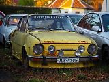 Opuštěná Škoda 110R (v pozadí Škoda 100).
