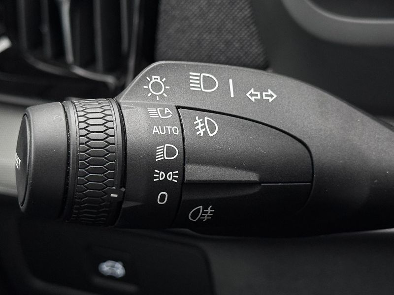 Volvo XC90 B5 AWD CORE CZ 1.maj - fotka 30 z 46