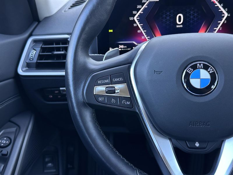 BMW Řada 3 318i Touring - fotka 11 z 24