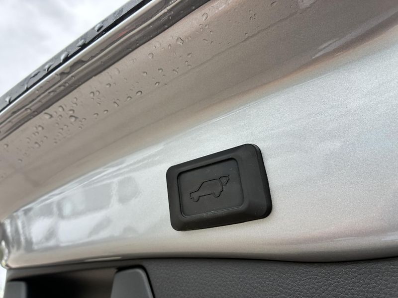 Toyota RAV4 2.5 HSD e-CVT AWD Comfort Styl - fotka 21 z 22