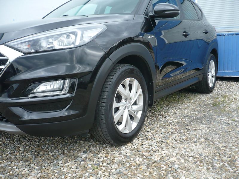 Hyundai Tucson 1.6T-GDI 130Kw 4x4 ČR Kamera - fotka 28 z 33