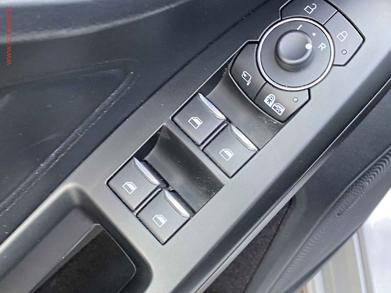 Ford Focus (2021) 1.0 EB, ST-Line, LED, navi - fotka 11 z 19
