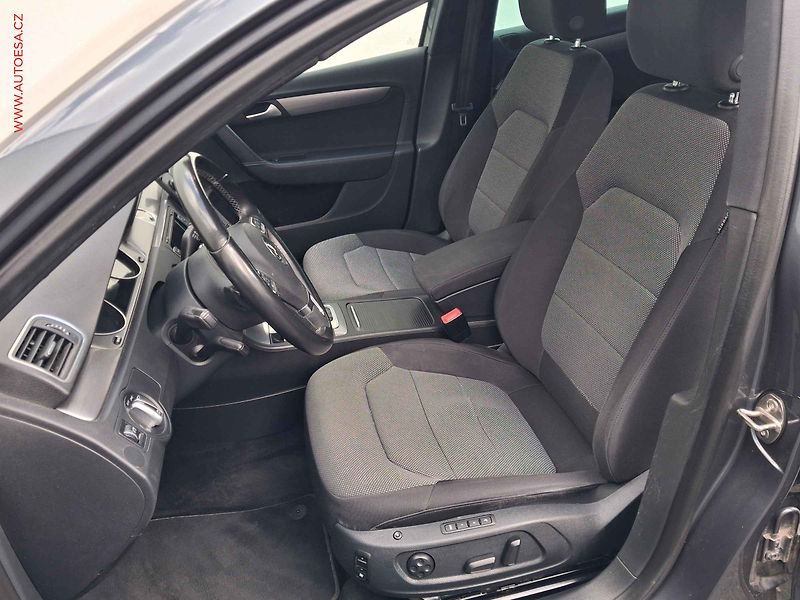 Volkswagen Passat (2014) 2.0TDi, DSG, bixen, navi - fotka 9 z 18