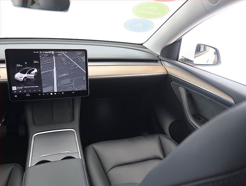 Tesla Model Y (2022) Long Range AWD 79kWh, SoH 93% - fotka 8 z 33