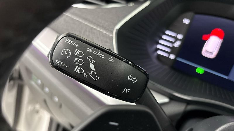 Škoda Octavia 2.0 TDI DSG Style Combi - fotka 13 z 23