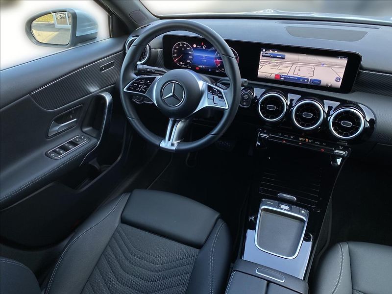 Mercedes-Benz Třídy A A 200 Progressive - fotka 13 z 26