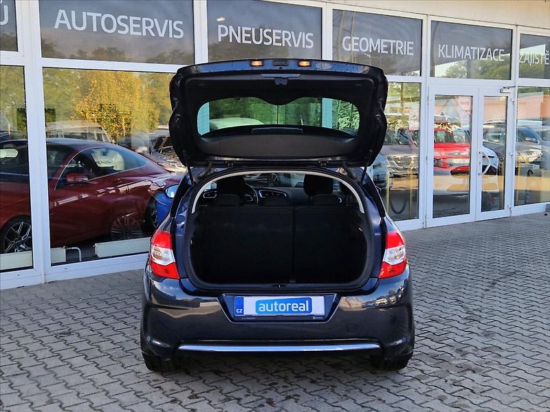Citroën C4 1,4 i AC SENZORY+SADA ZIM.KOL - fotka 9 z 30