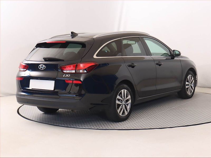 Hyundai i30 (2020) Family 1.6 CRDi, Serv.kniha - fotka 5 z 18
