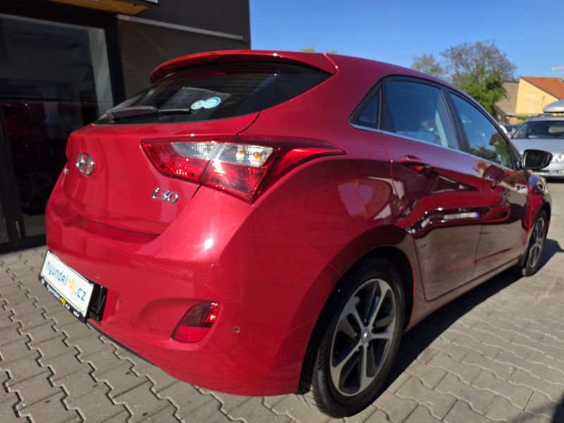 Hyundai i30 1.4-TOP VÝBAVA-AUT.KLIMA - fotka 12 z 15