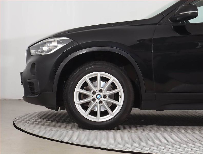 BMW X1 (2016) sDrive16d, Serv.kniha, Kůže - fotka 15 z 25