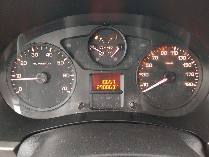 Citroën Berlingo (2009) 1.6 HDi, 5Míst, ČR, 1Maj - fotka 11 z 18