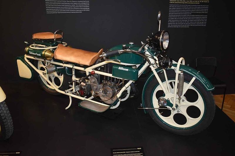 Cestovní z roku 1930.