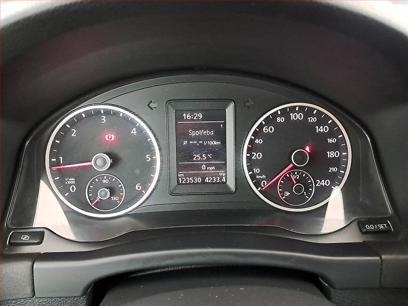 Volkswagen Tiguan (2012) 2.0 TDI, Serv.kniha - fotka 11 z 17