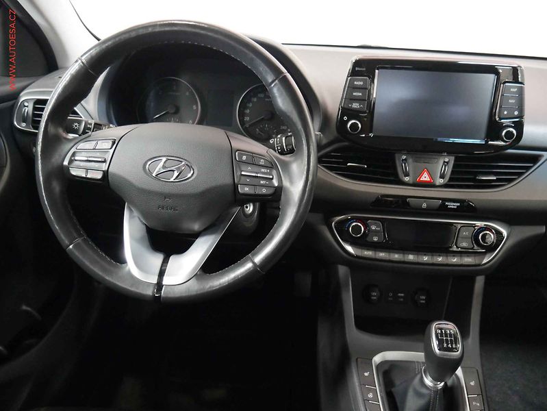Hyundai i30 (2020) 1.6 CRDi, ČR, Style, navi - fotka 10 z 19