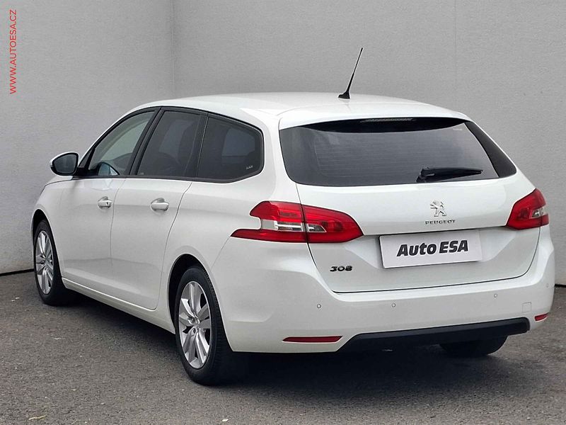 Peugeot 308 (2019) 1.2 PT, 1.maj,ČR, servis - fotka 6 z 17